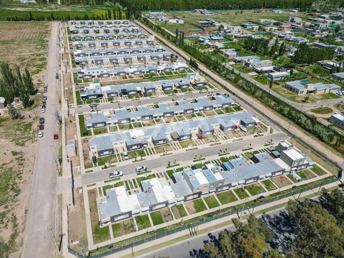 VENTA CASAS DE LA FALDA - CIPOLLETTI 3