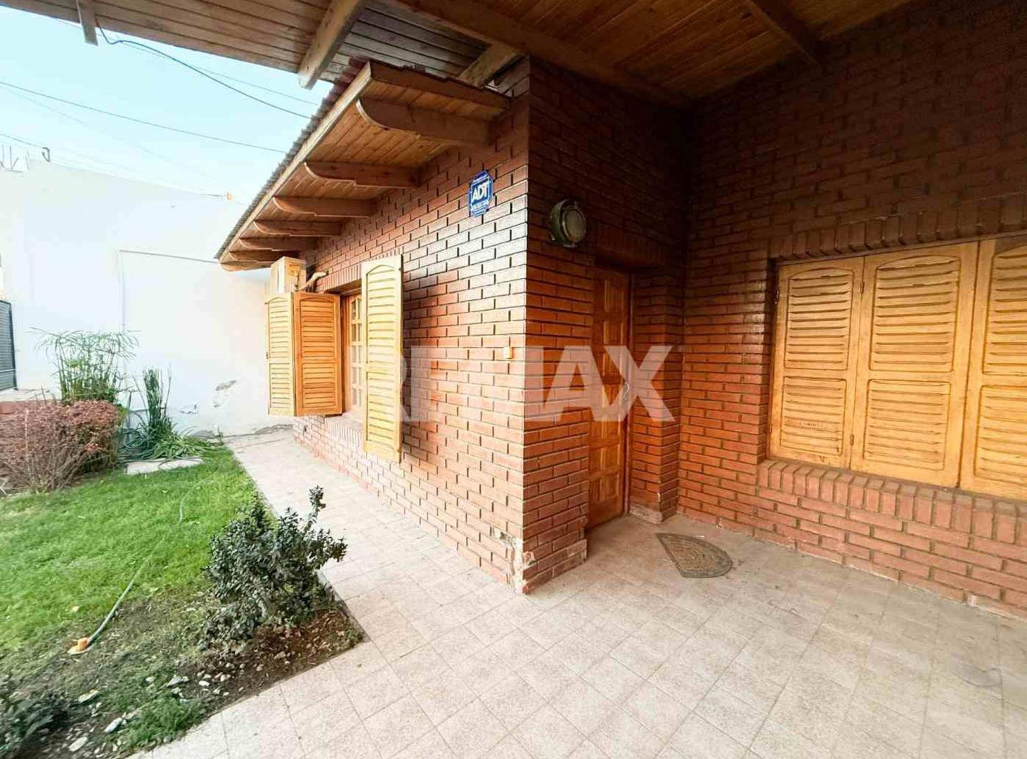 VENTA CASA 2 DORM. SOBRE MENGELLE 810, CIPO