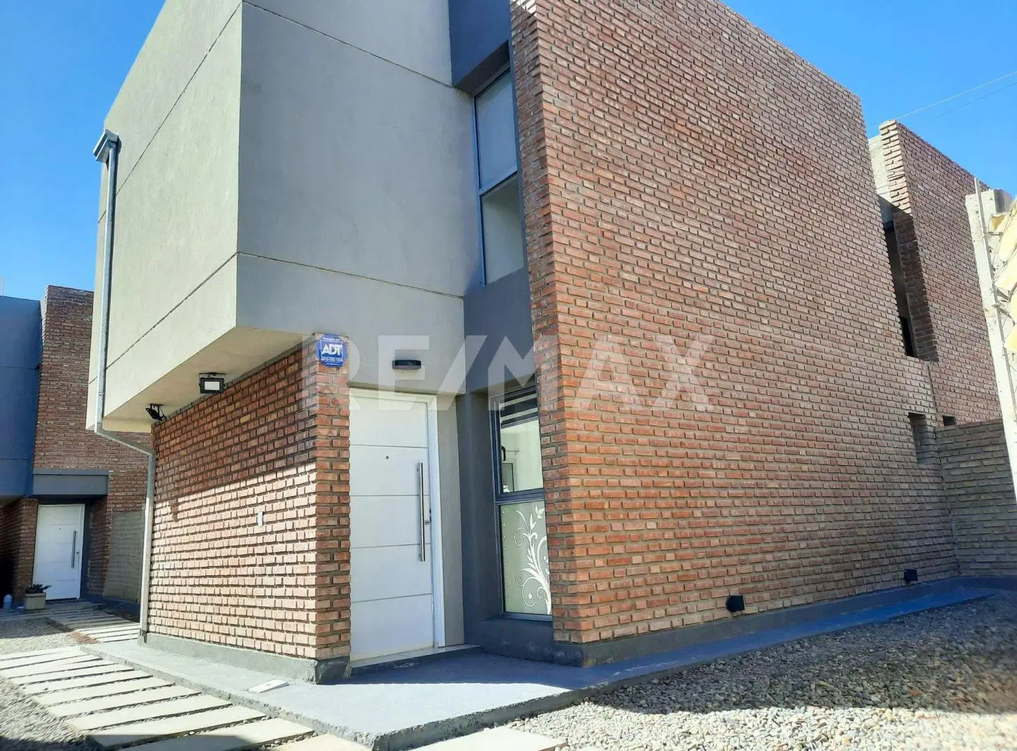VENTA DUPLEX 3 DORMITORIOS CALLE BOERR 3334 NQN 4