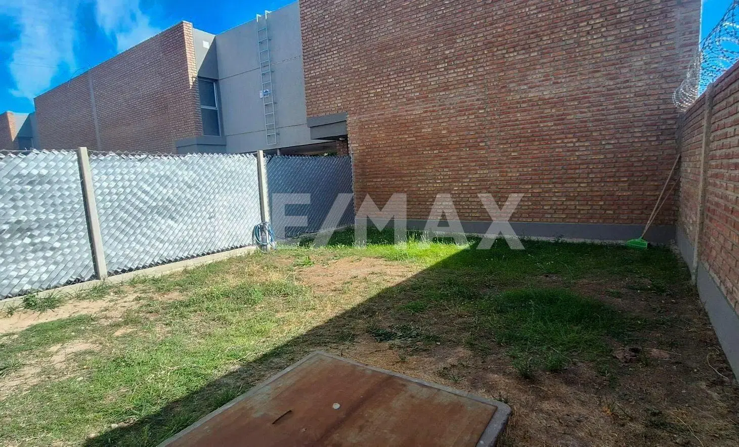 VENTA DUPLEX 3 DORMITORIOS CALLE BOERR 3334 NQN 5
