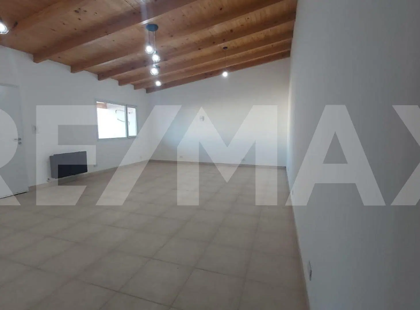 ALQUILER CASA MONOAMBIENTE CON PATIO Y COCHERA 4