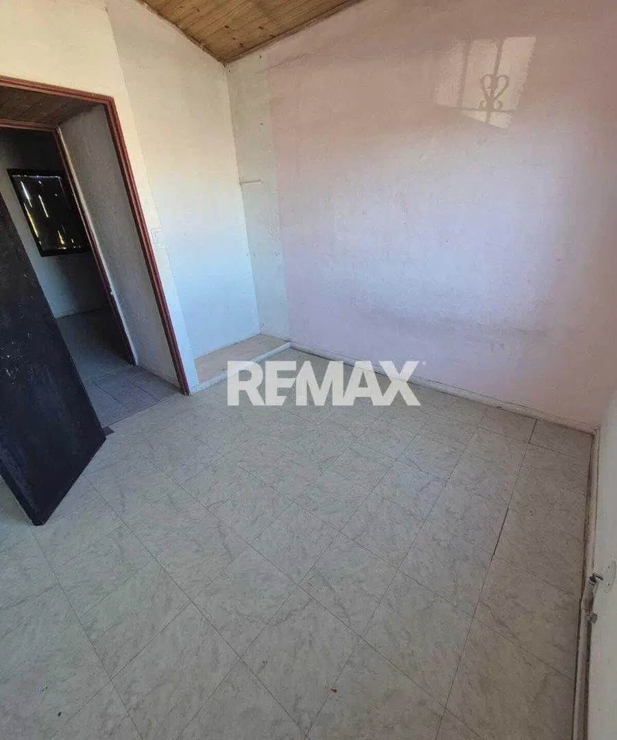 VENTA - CASA CON POTENCIAL COMERCIAL - CENTENARIO 4