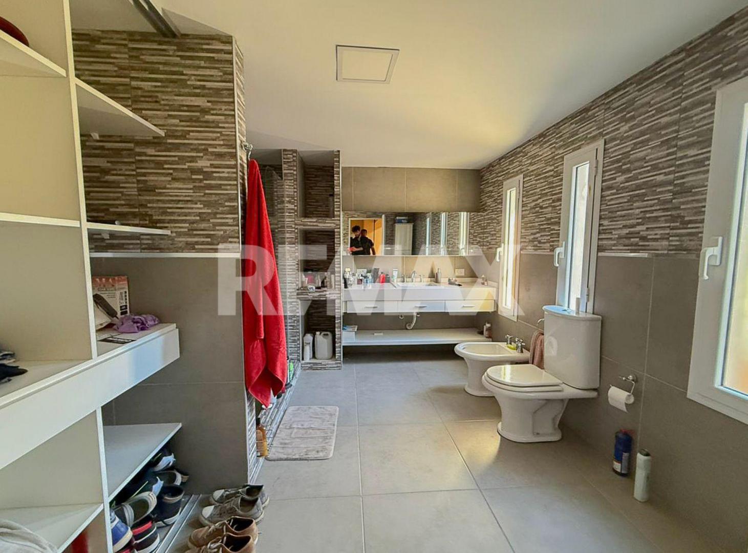 Foto de VENTA CASA 3 DORM C/PILETA APTA CREDITO NQN, imagen 3