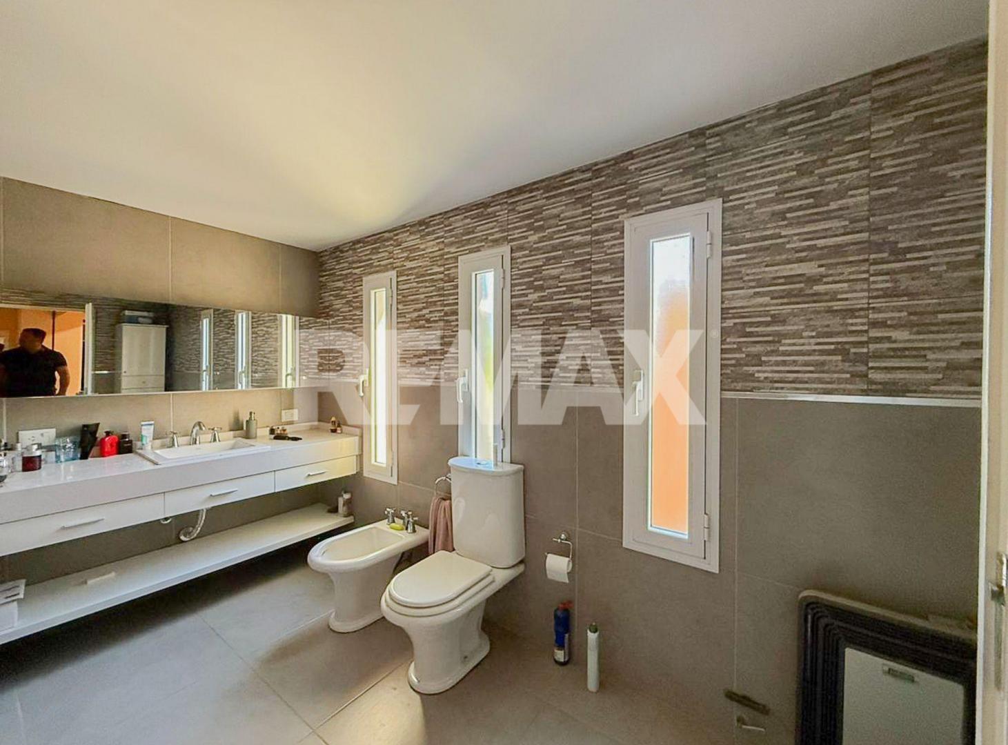 Foto de VENTA CASA 3 DORM C/PILETA APTA CREDITO NQN, imagen 1