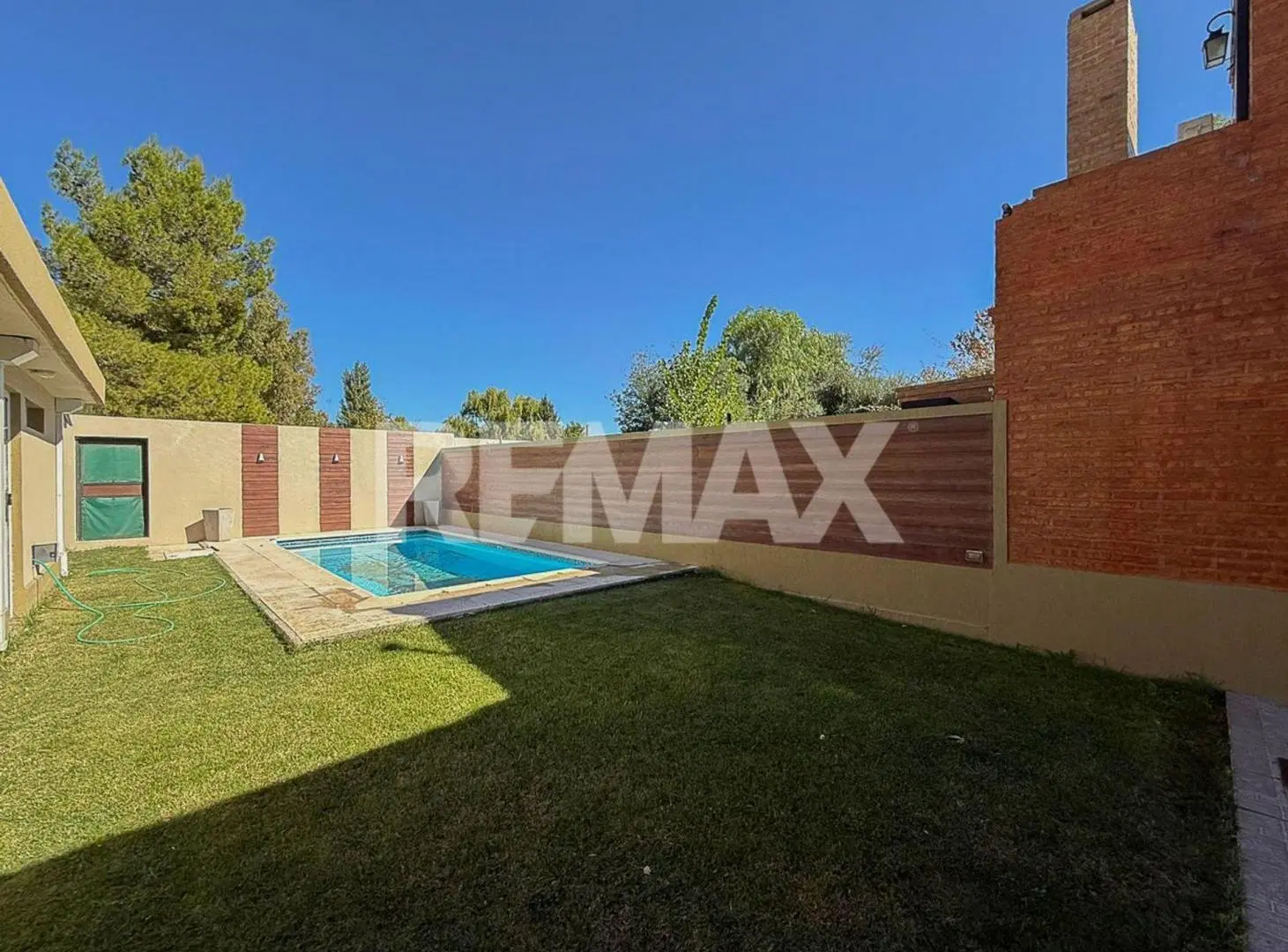 VENTA CASA 3 DORM C/PILETA APTA CREDITO NQN 4