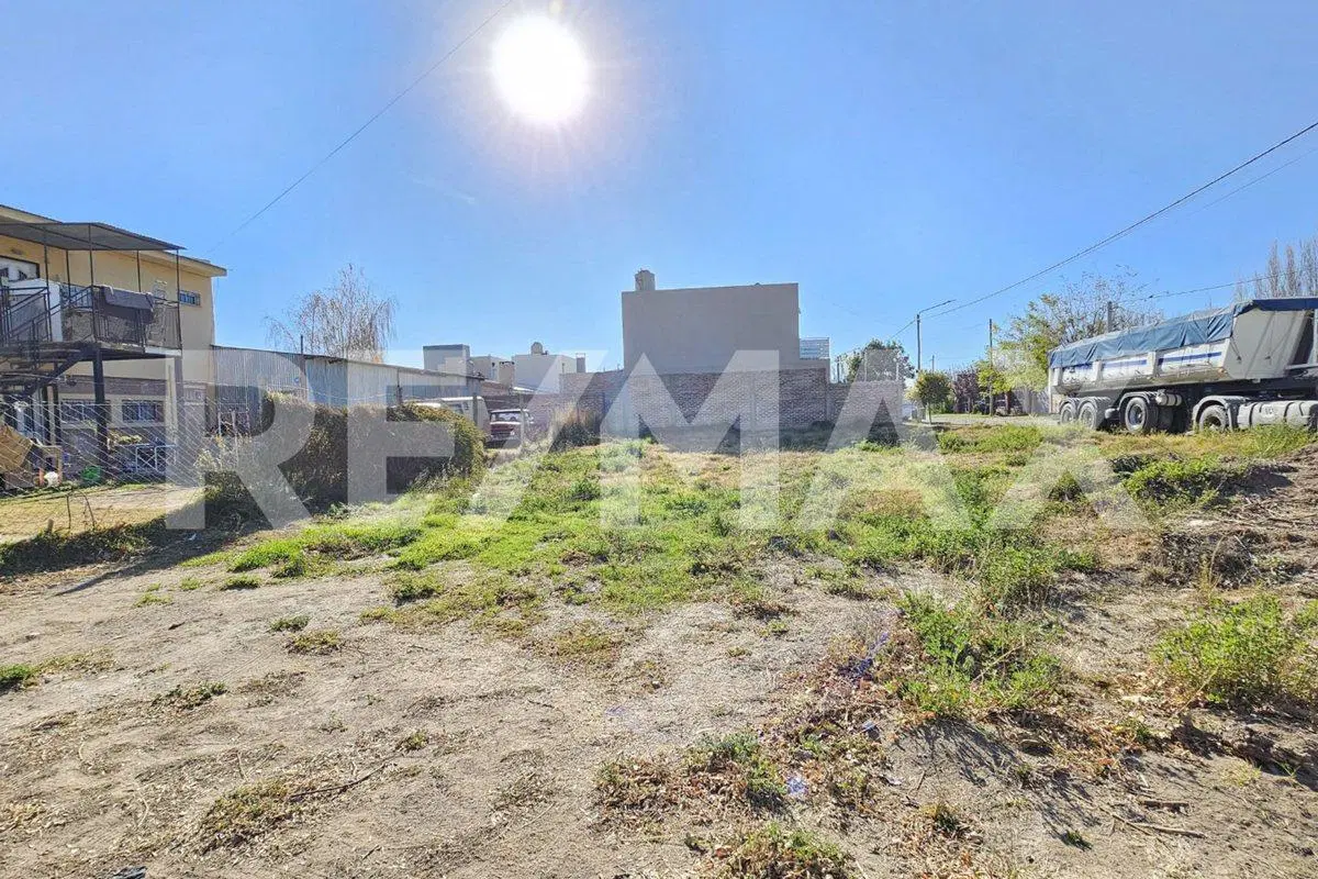 LOTE 375m2 EN ESQUINA B° TAGLIAFERRI - PLOTTIER 2