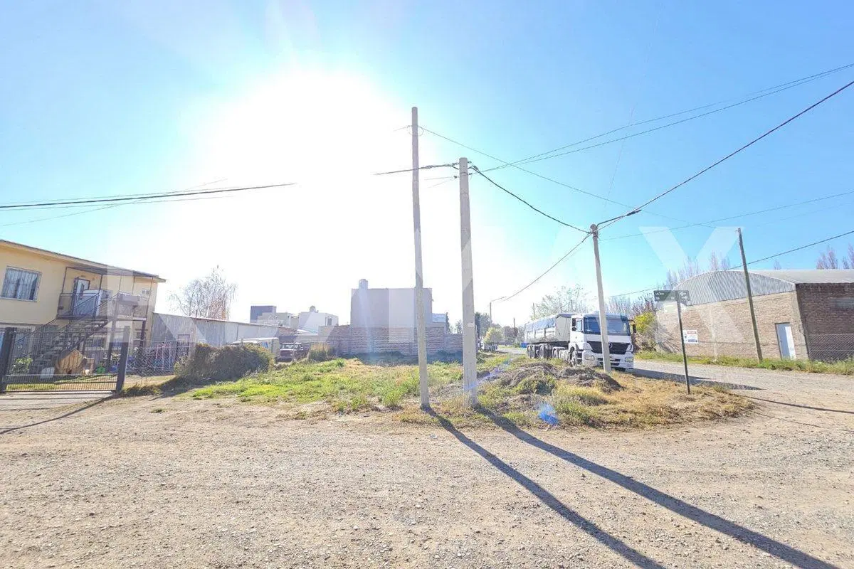 LOTE 375m2 EN ESQUINA B° TAGLIAFERRI - PLOTTIER 8