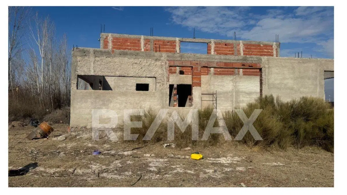VENTA CASA A TERMINAR - FERNANDEZ ORO 4