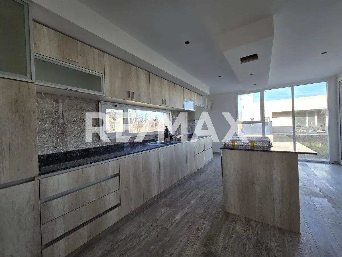 EN VENTA | CASA 6 DORMITORIOS | Bº CARDINAL SUR 4