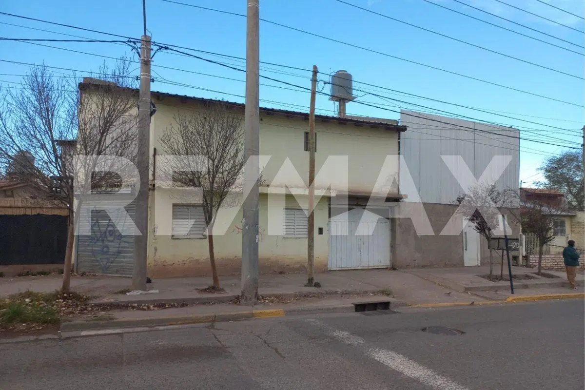 VENTA SALON COMERCIAL CON CASA Y GALPON NEUQUEN 3