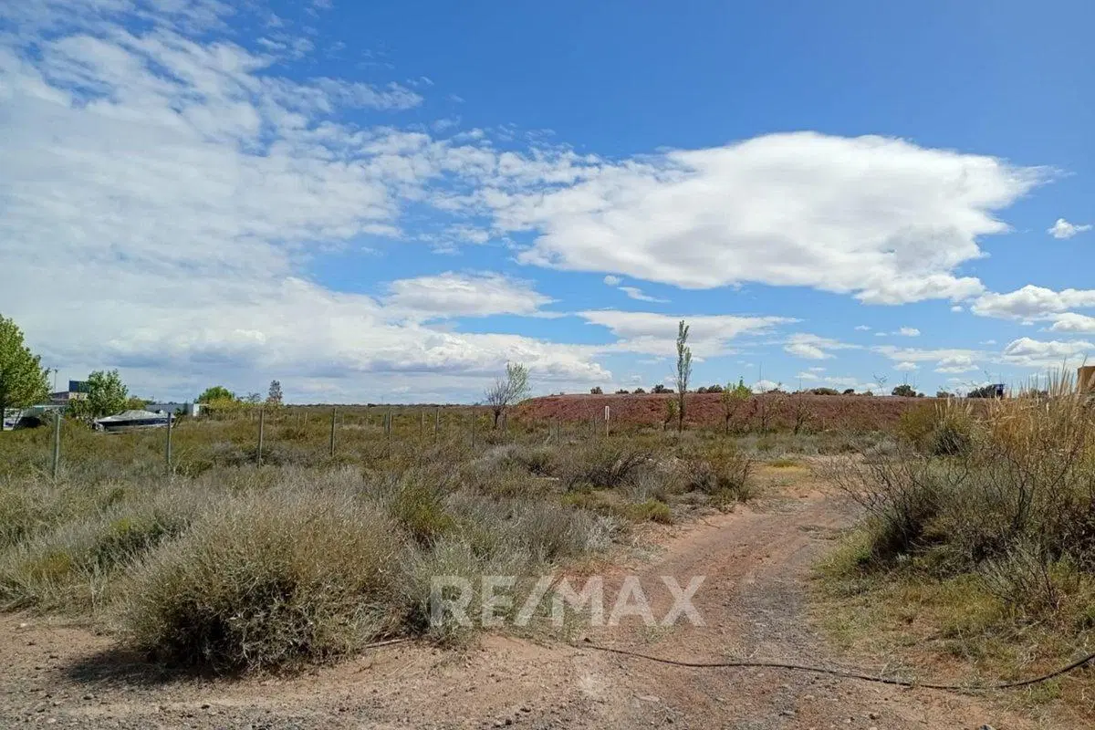 Terreno en Venta Villa Tenis Club Mari Menuco 3