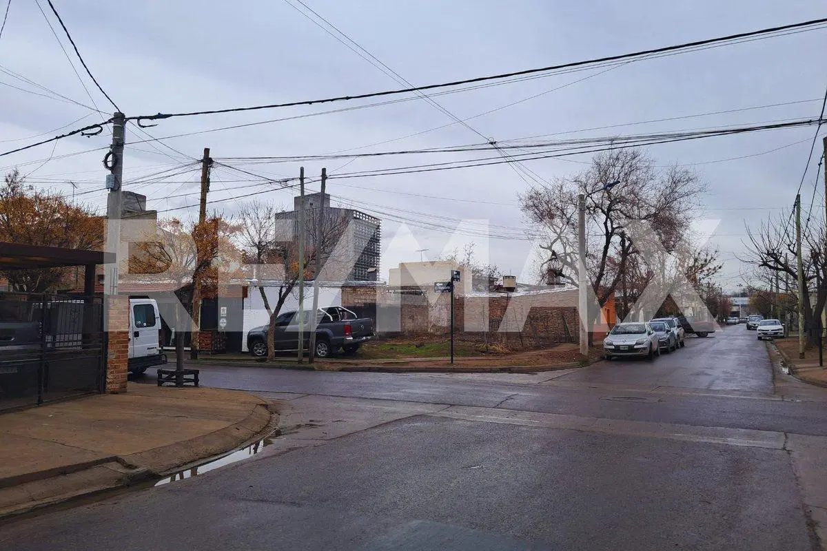 Terreno con casa a demoler B° Confluencia urbana 4
