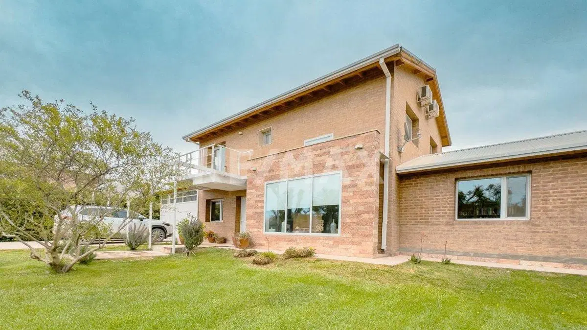 VENTA CASA B* LOS OLIVOS 4 DORMITORIOS CENTENARIO 2