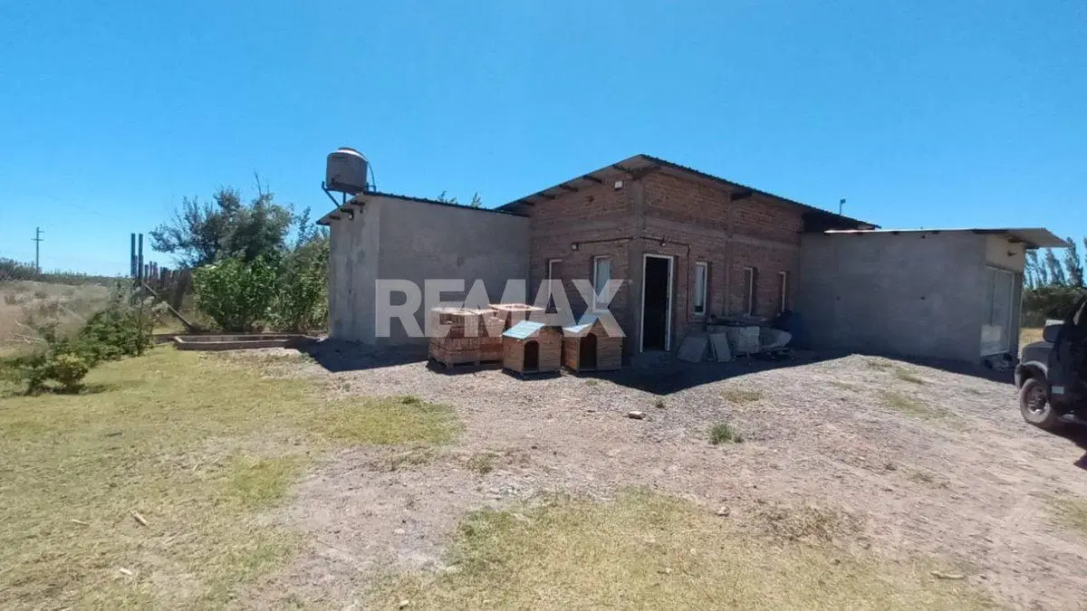 ALQUILER PREDIO CON OFICINA - CENTENARIO 3