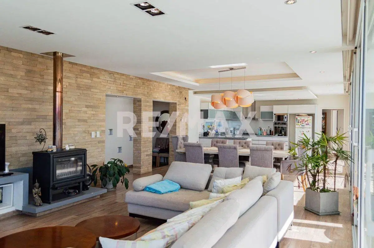 CASA EN VENTA CON PILETA, B° Bocahue, Neuquen. 4