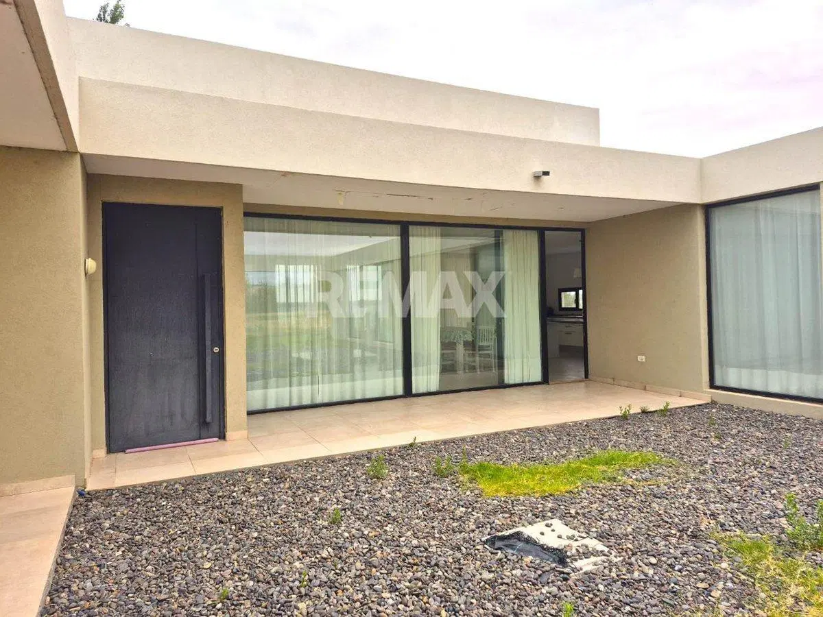 VENTA CASA EN LA PENINSULA LAGO MARI MENUCO 4
