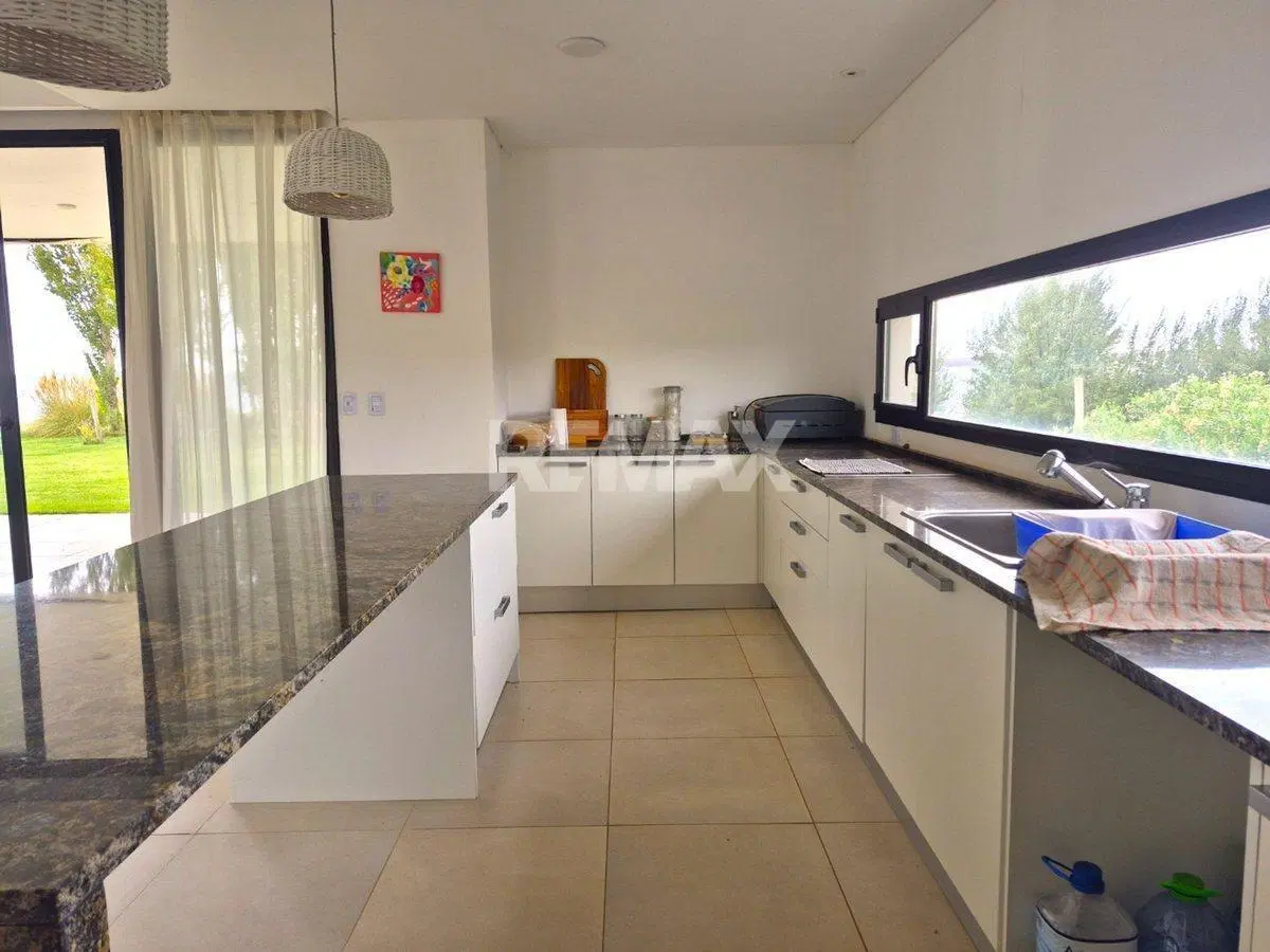 VENTA CASA EN LA PENINSULA LAGO MARI MENUCO 5