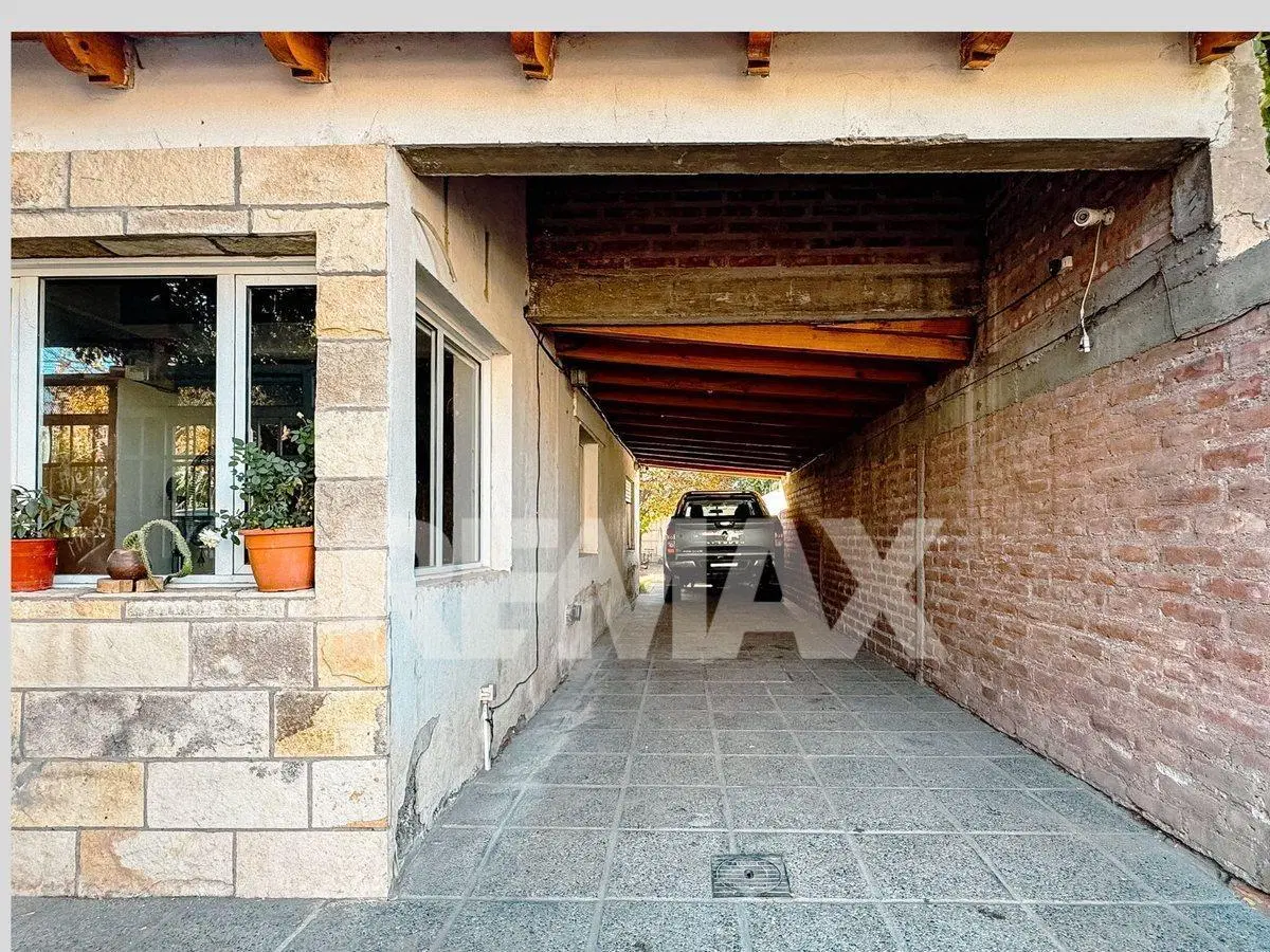 CASA DE DOS DORMITORIOS CON QUINCHO, NEUQUÉN 3