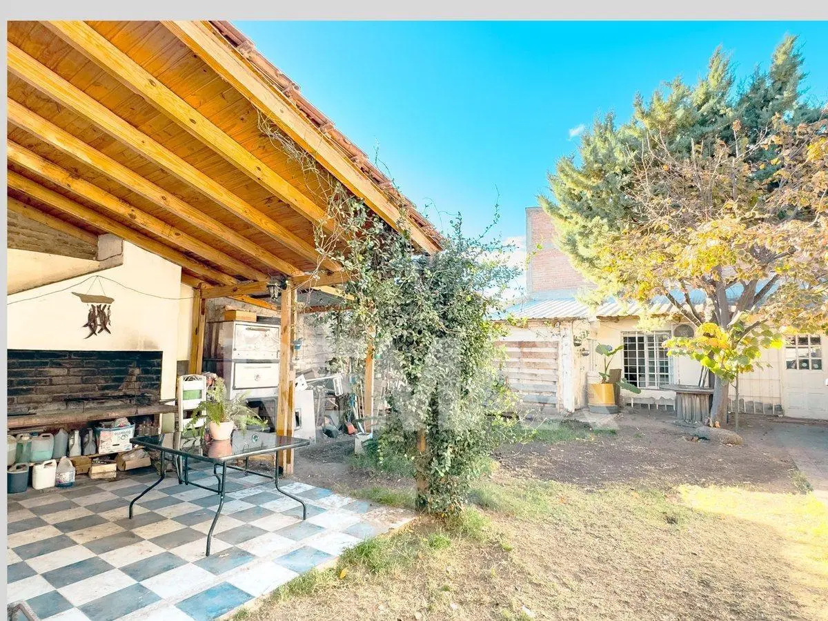 CASA DE DOS DORMITORIOS CON QUINCHO, NEUQUÉN 5