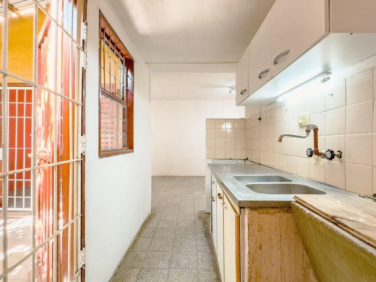 VENTA CASA EN BARRIO LOS PIONEROS, CENTENARIO 5