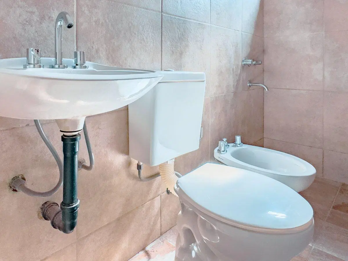 VENTA CASA EN BARRIO LOS PIONEROS, CENTENARIO 8