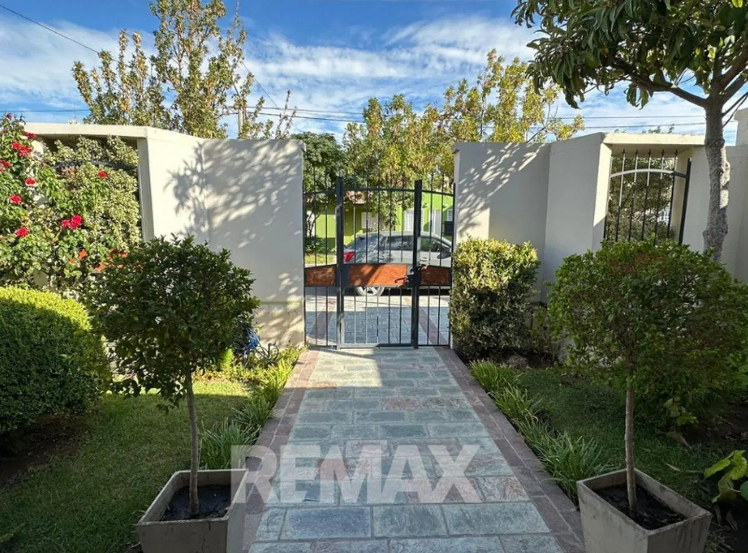 Vende casa 4 Dormitorios, Barrio Mercantiles, Nqn. 3