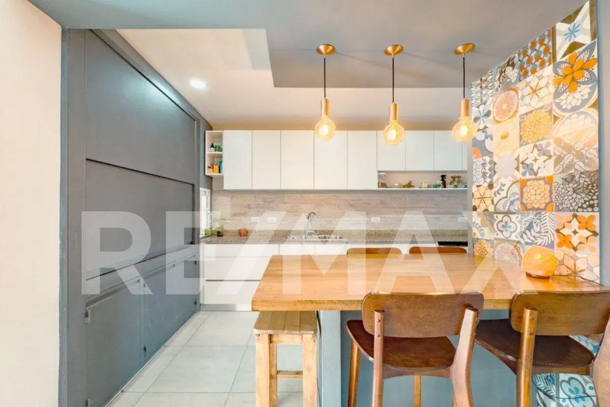 CASA DE TRES DORMITORIOS EN VENTA CONFLUENCIA 3