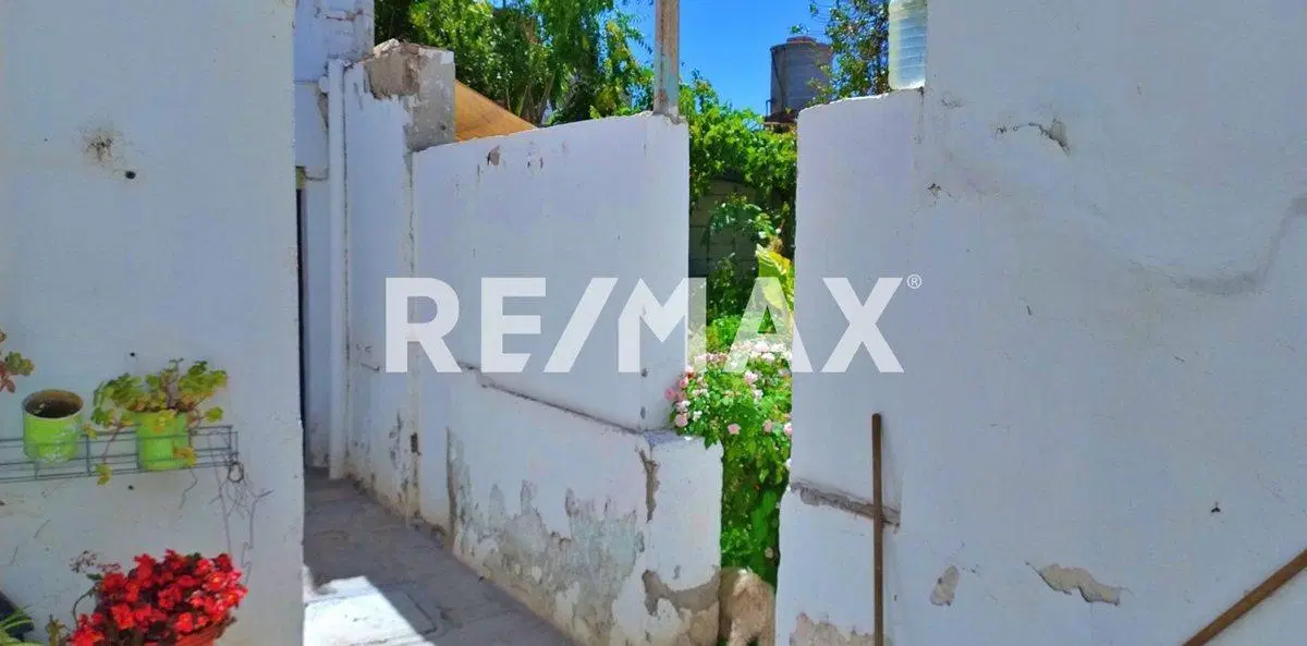 EN VENTA Casa lote apto desarrollo 4