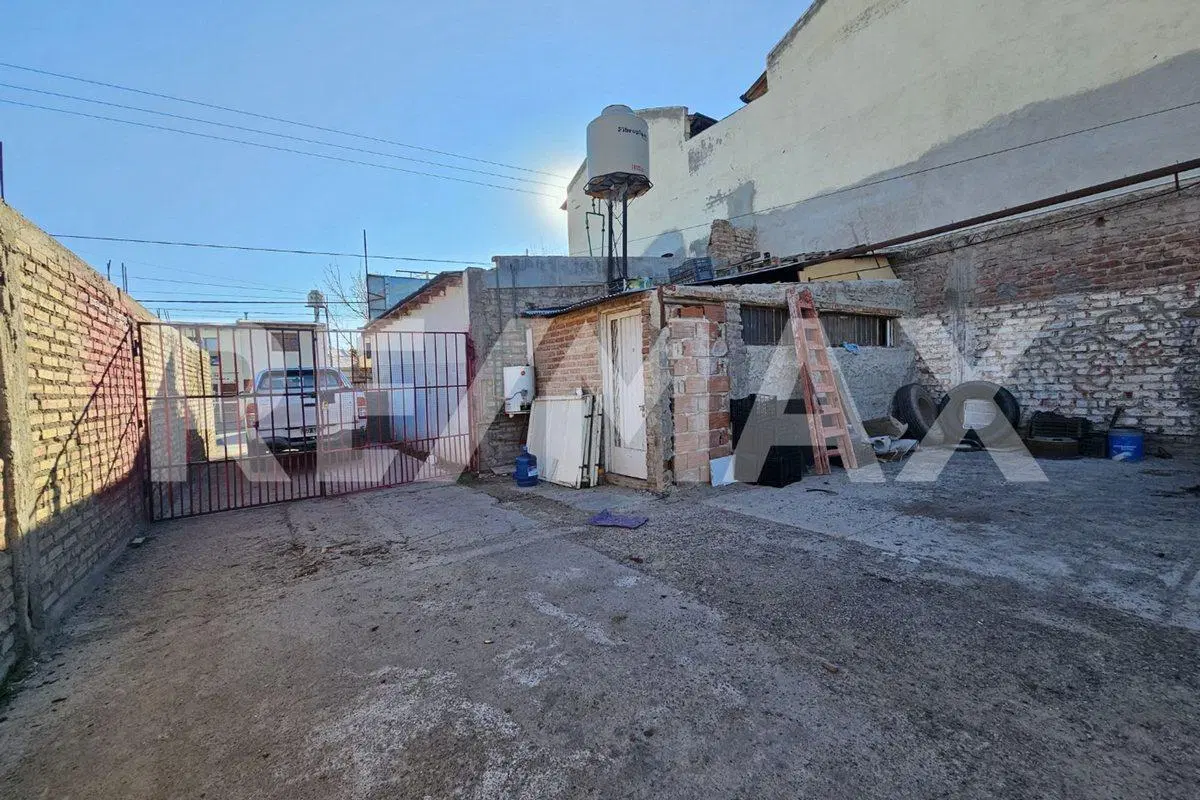 CASA 4 DORMITORIOS MAS LOCAL COMERCIAL 2