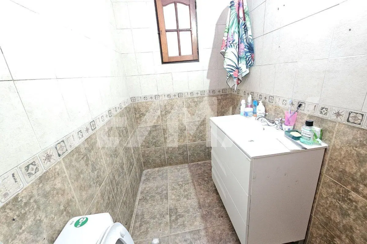 CASA 4 DORMITORIOS MAS LOCAL COMERCIAL 5