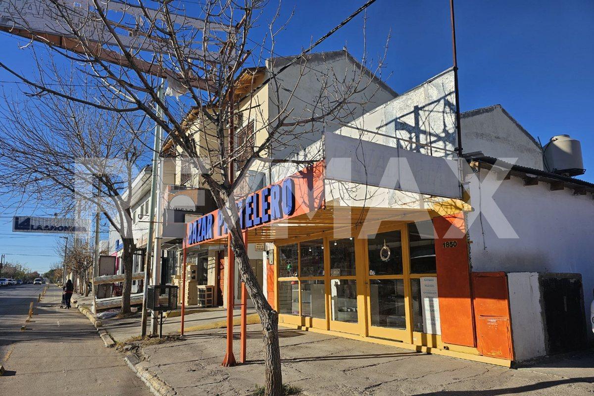 CASA 4 DORMITORIOS MAS LOCAL COMERCIAL