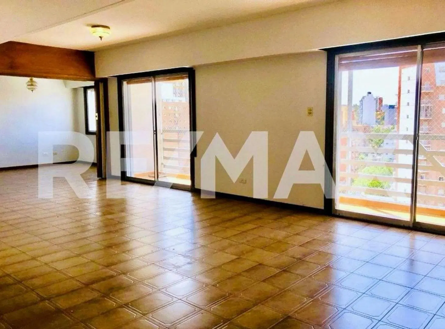 Venta Semipiso 4 Hab c/cochera en Microcentro NQN 3