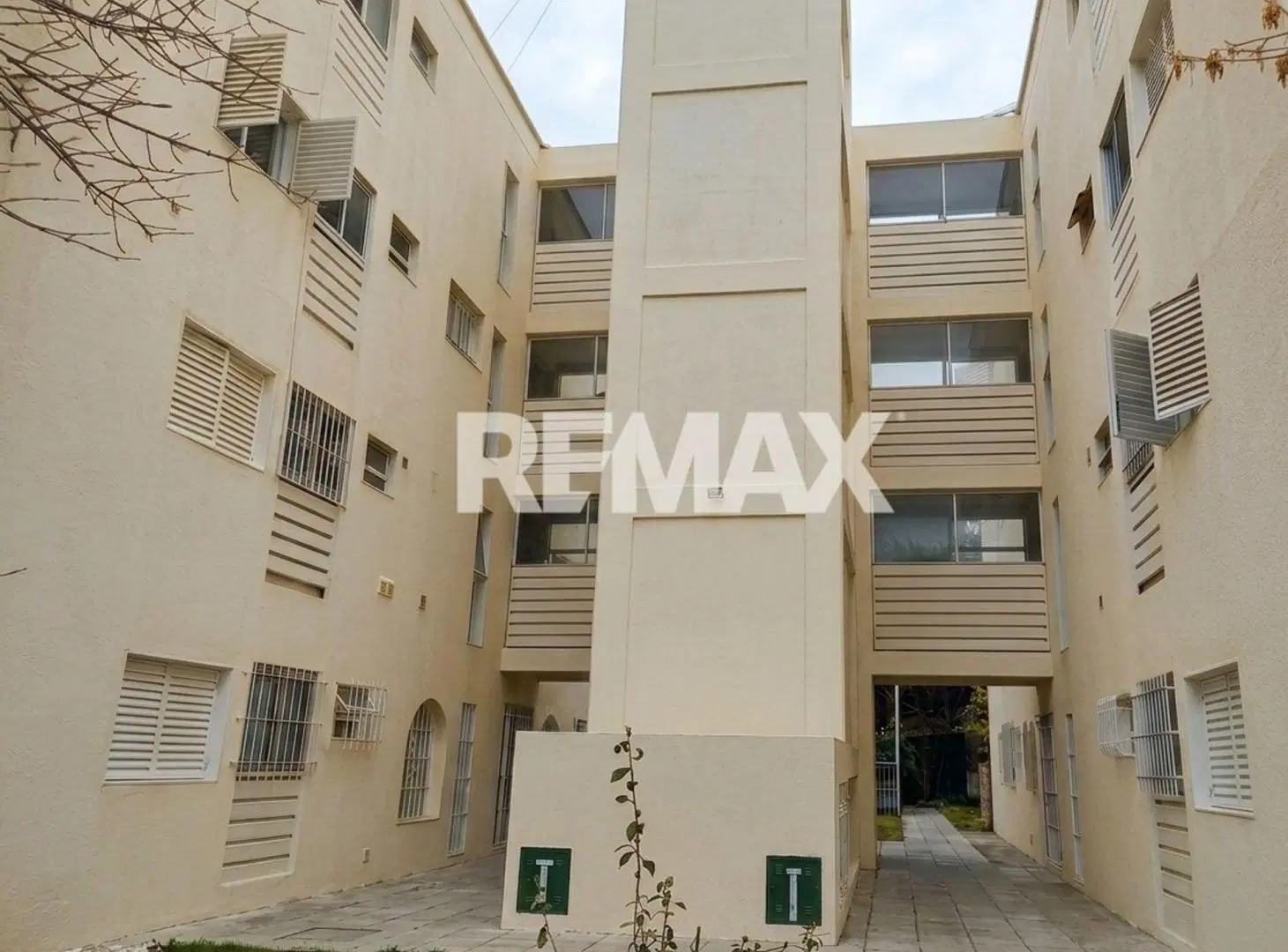 ALQUILER DPTO 3 DORM, YRIGOYEN 900, CENTRO 2