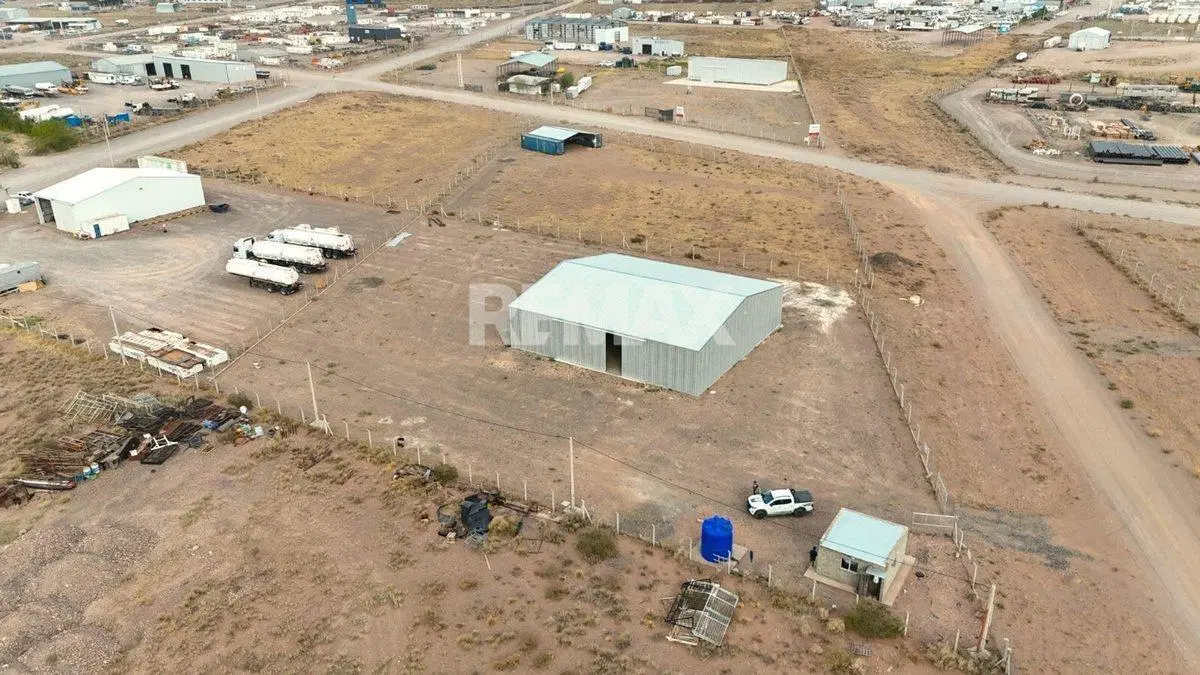 ALQUILER DE DOS NAVES INDUSTRIALES EN AÑELO 4