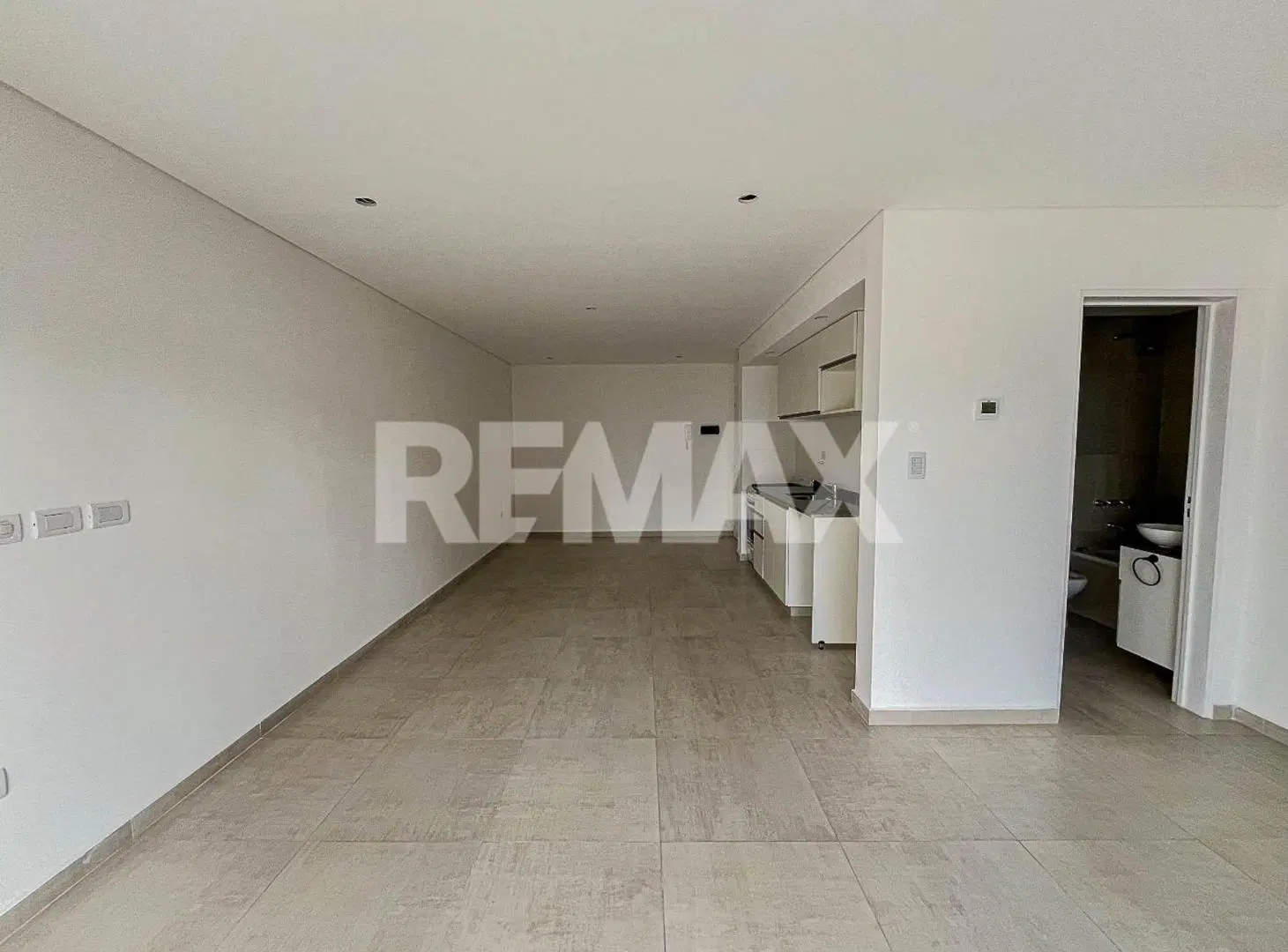 EN ALQUILER MONOAMBIENTE CON BALCÓN A ESTRENAR 3