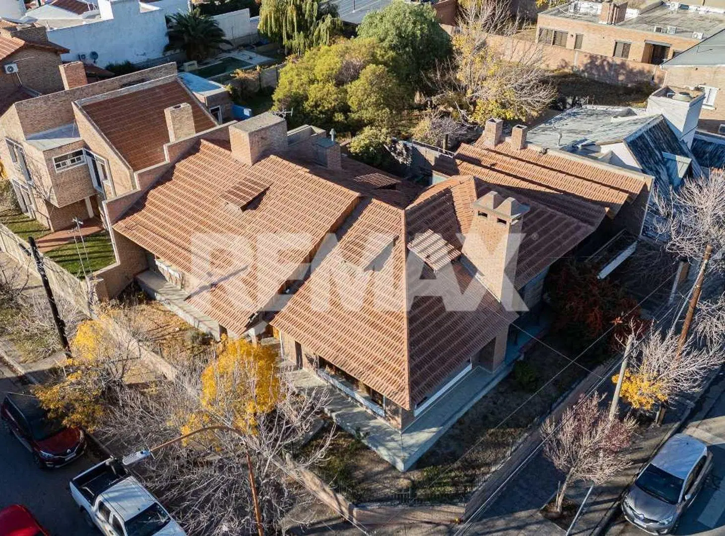 Venta Casa en Esquina Av. Menguelle y Urquiza 2