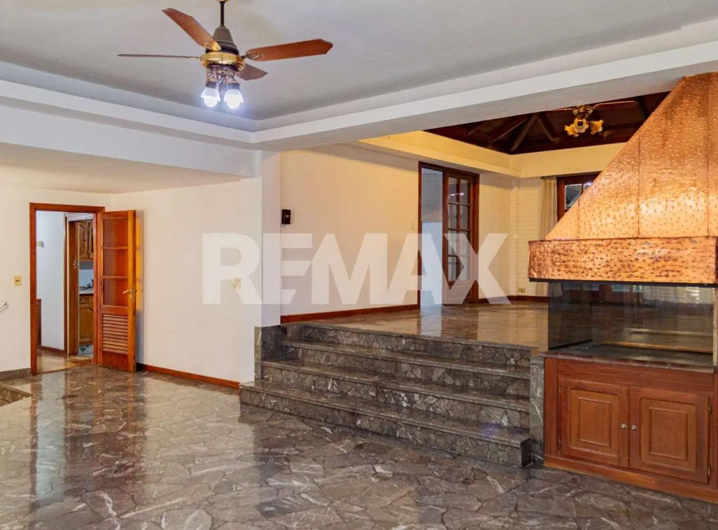Venta Casa en Esquina Av. Menguelle y Urquiza 5