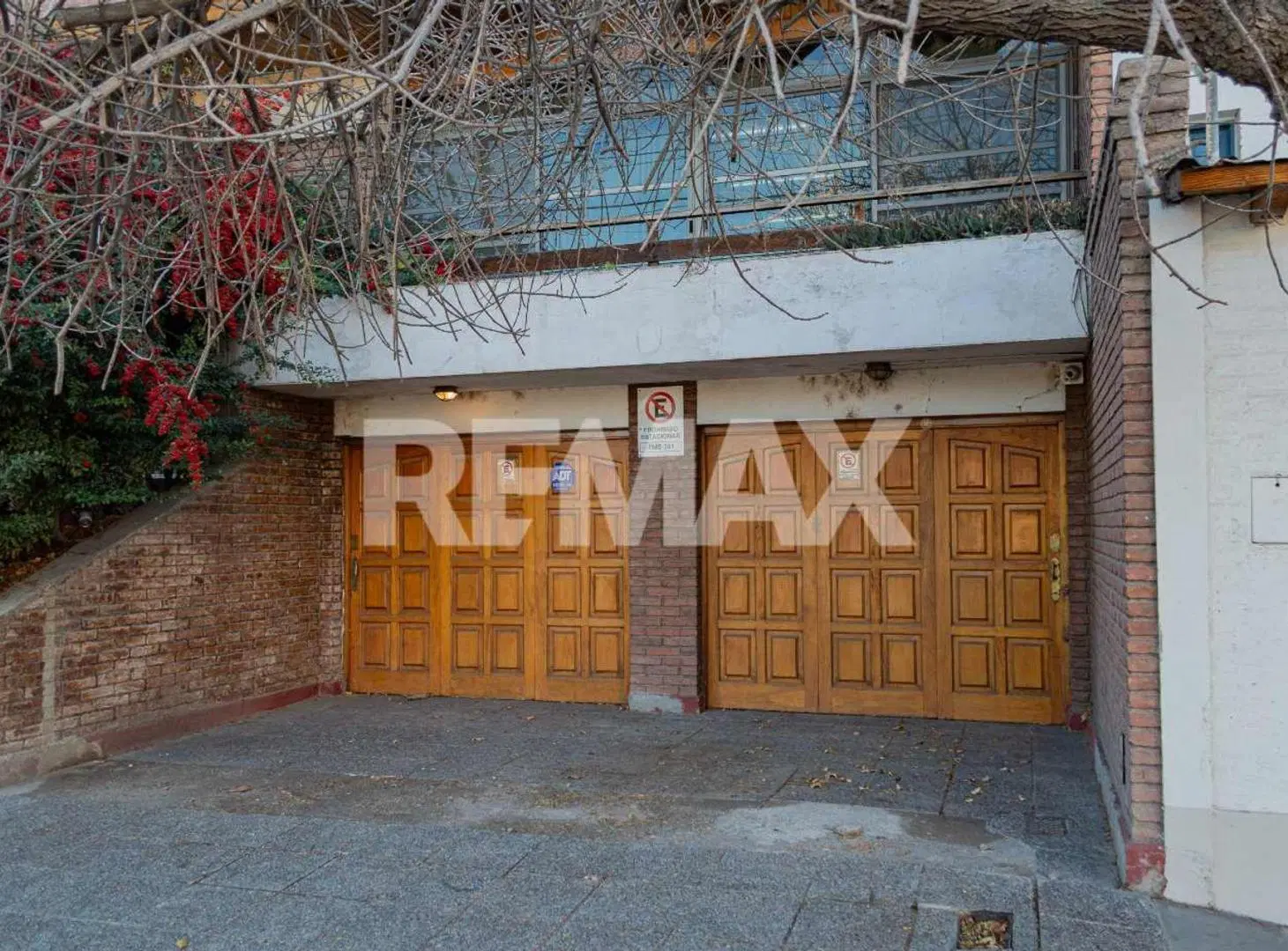 Venta Casa en Esquina Av. Menguelle y Urquiza 3