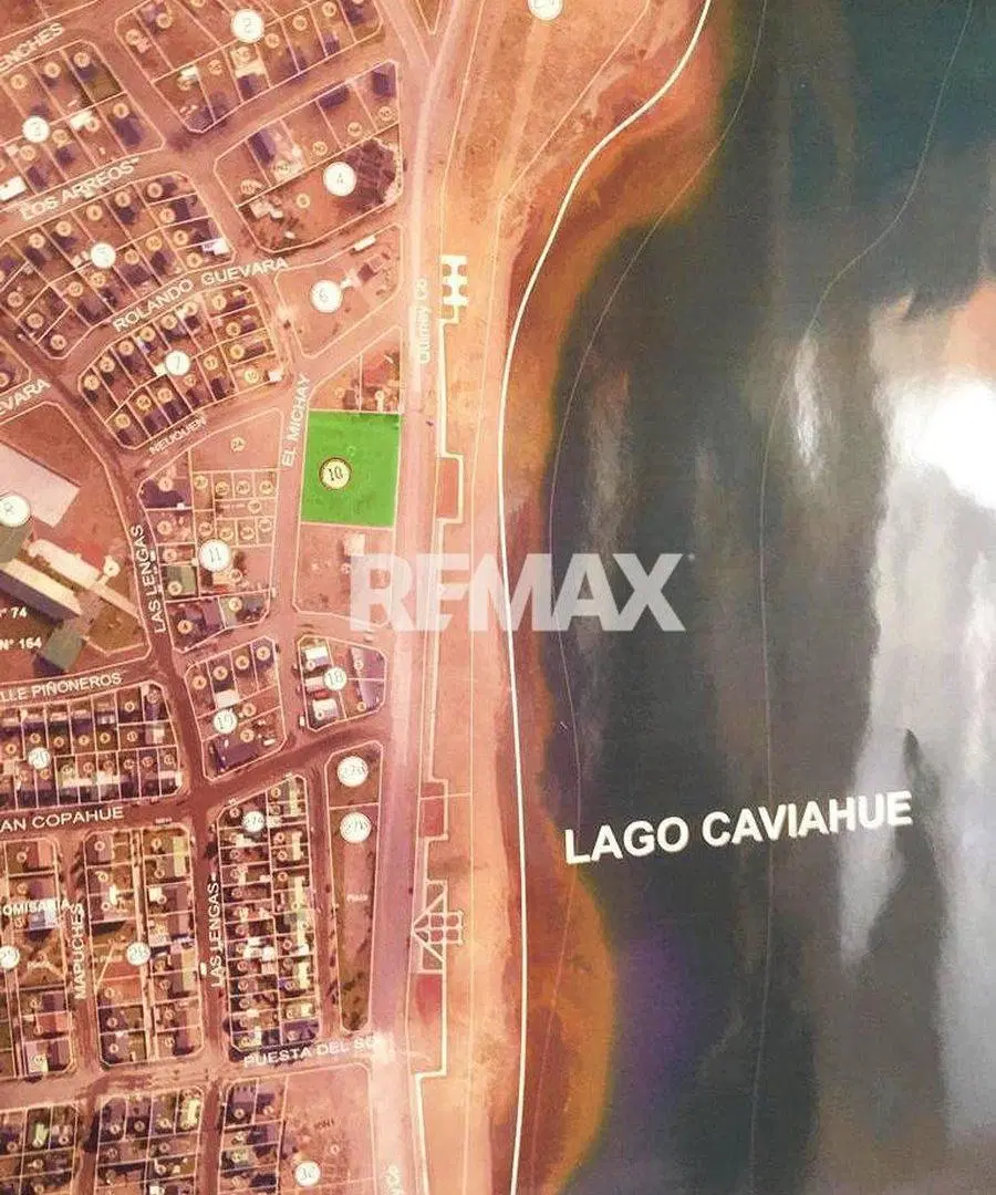 EN VENTA - LOTE FRENTE AL LAGO CAVIAHUE 8
