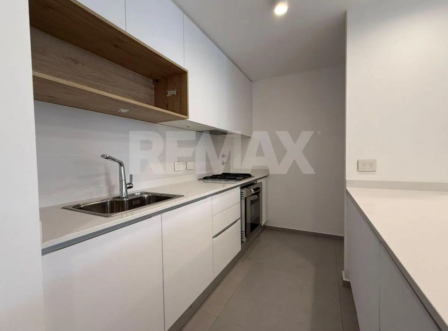 VENTA DEPARTAMENTO 1 DORM. C/COCHERA TORRE BELA 4