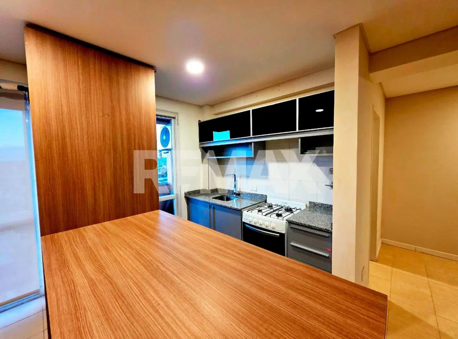 ALQUILER MONOAMBIENTE 40M2 C/BALCON- CIPO 4