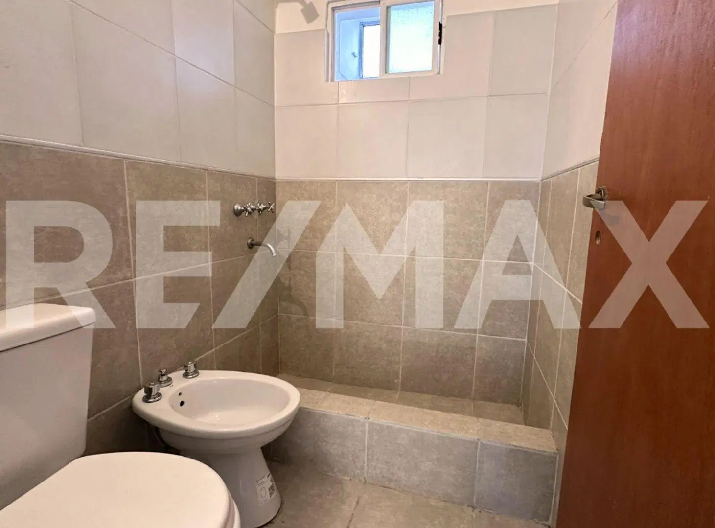 ALQUILER DEPARTAMENTO PB 3 DORMITORIOS PLOTTIER 2