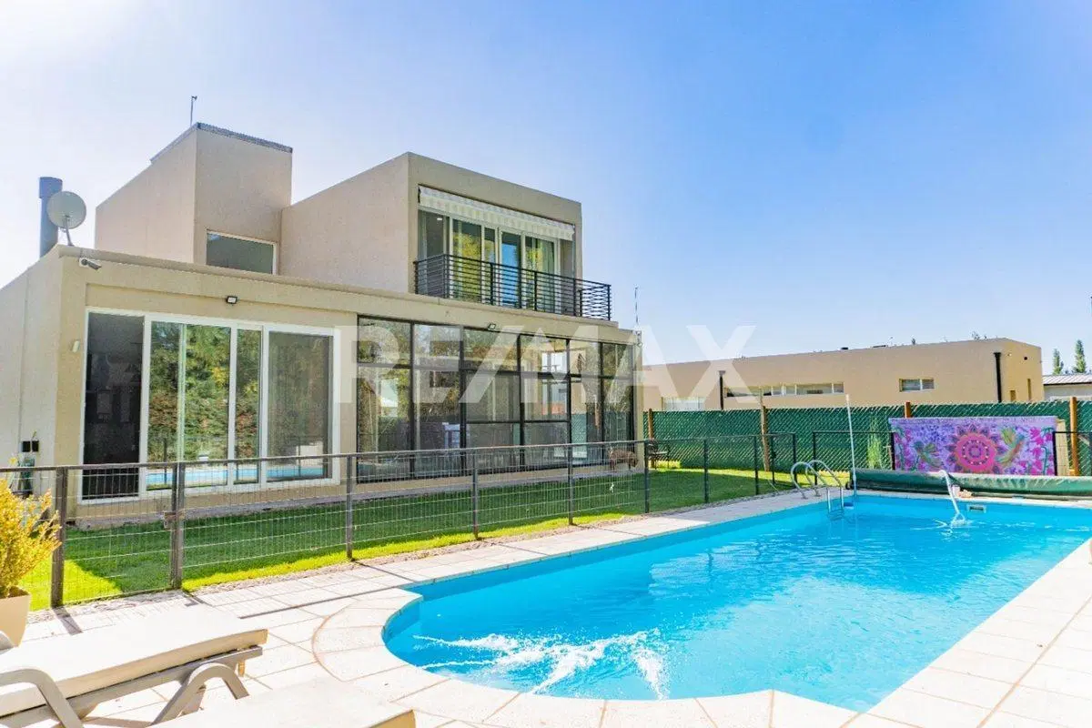 CASA EN VENTA I B° PRIVADO LOS NOTROS I NEUQUÉN 3
