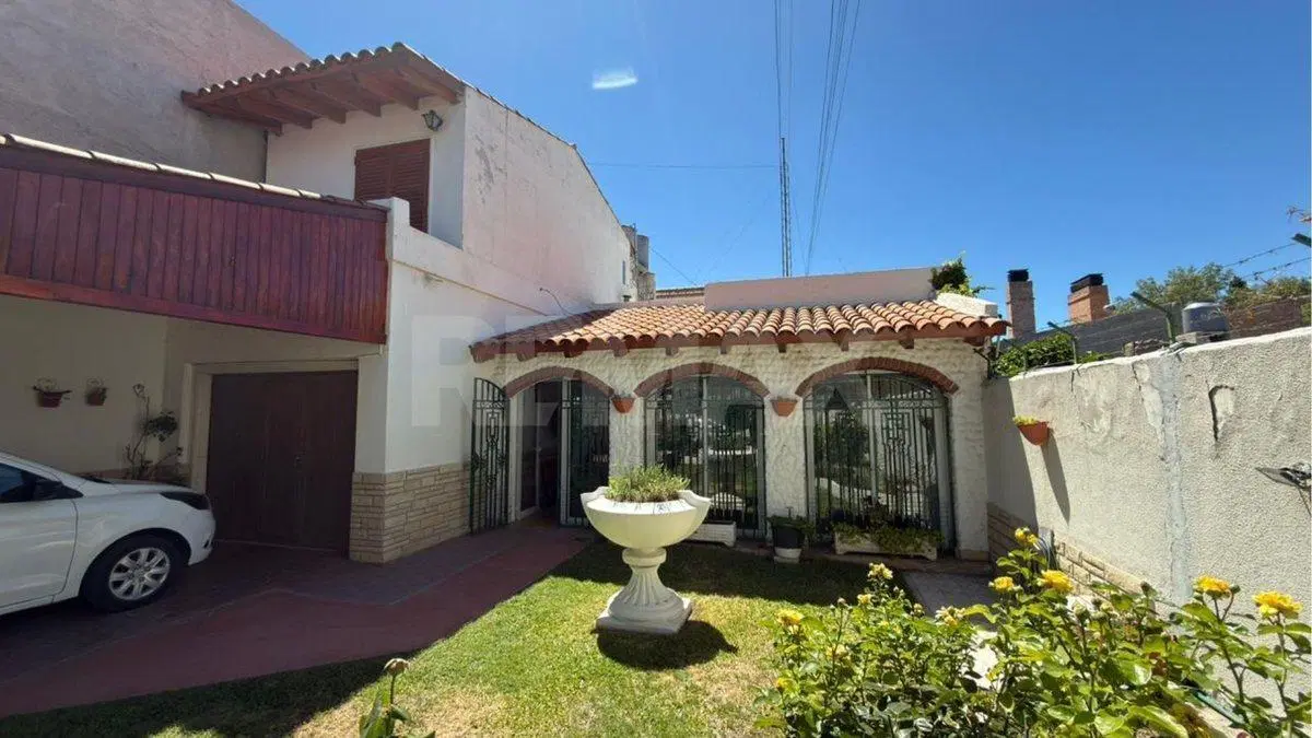 VENTA CASA 2 DOMITORIOS C/MONOAMBIENTE NEUQUÉN 3
