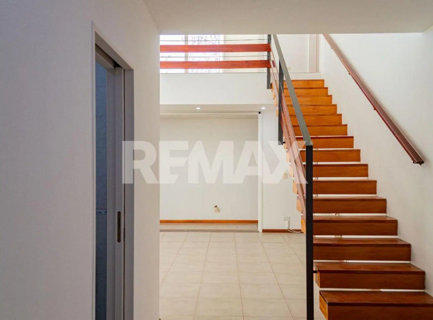 EN VENTA CASA GERENCIAL 4 DORM COMAHUE GOLF CLUB 3