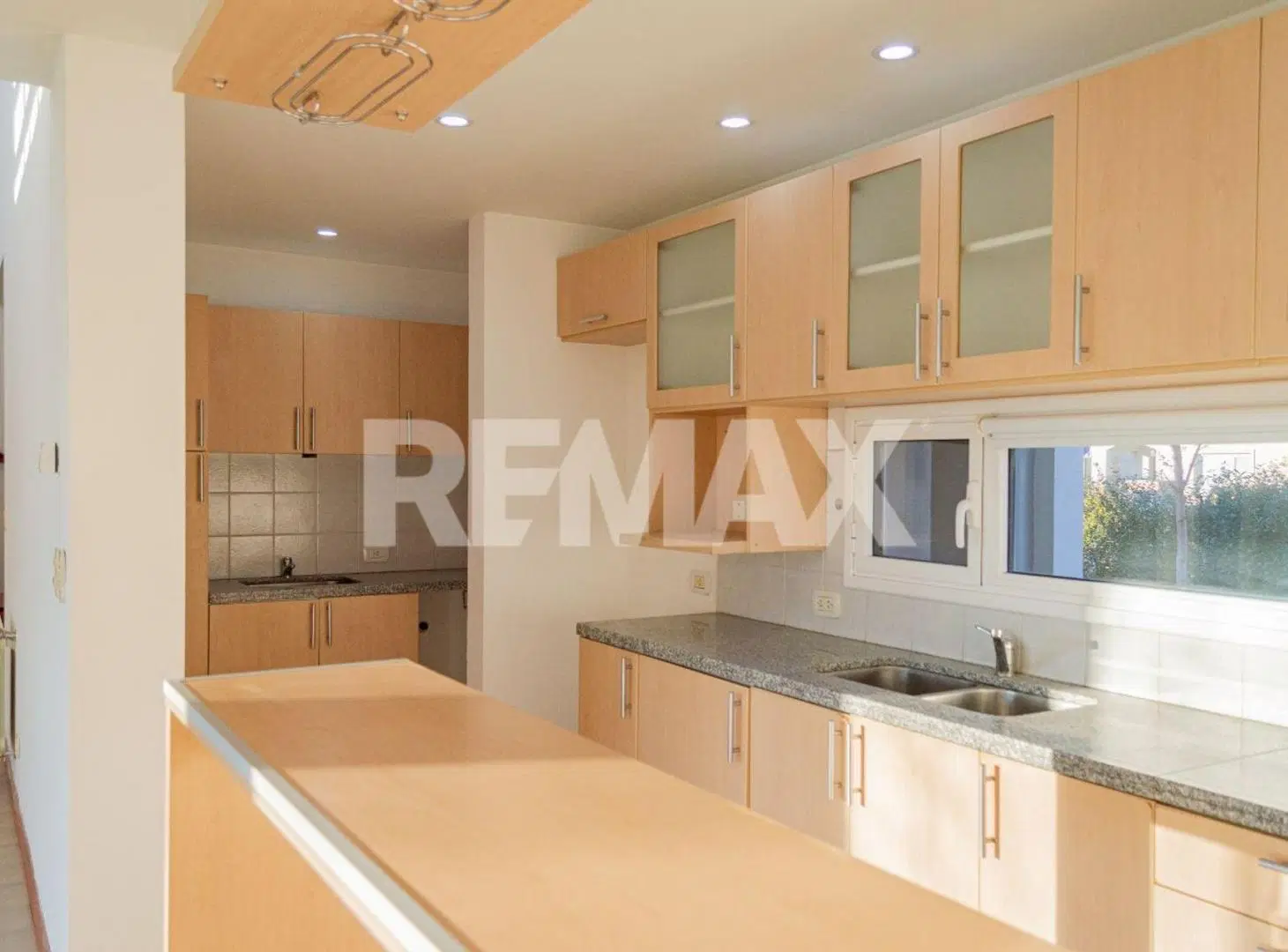 EN VENTA CASA GERENCIAL 4 DORM COMAHUE GOLF CLUB 4