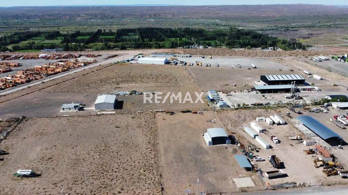 ALQUILER DE 5000 M2 EN PARQUE INDUSTRIAL DE AÑELO 5