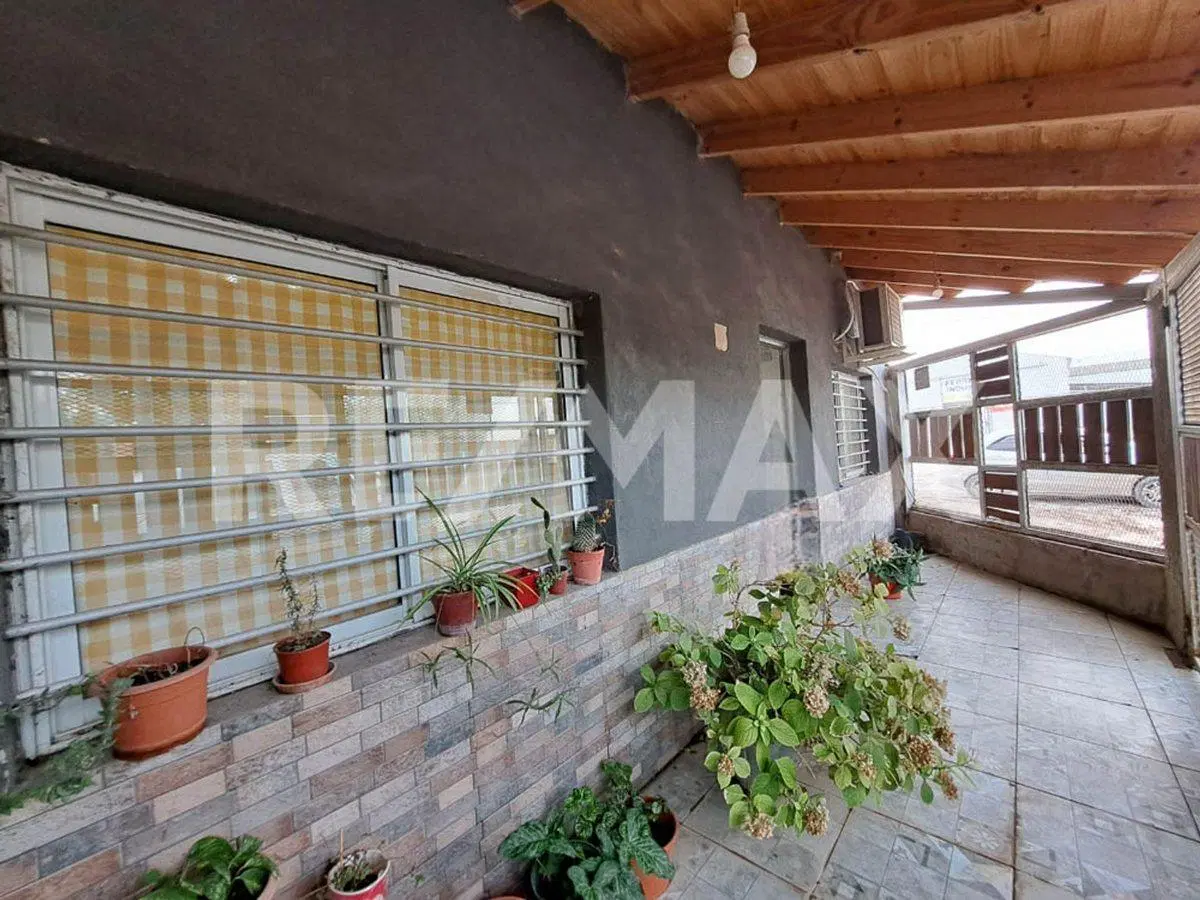 VENTA CASA 4 DORMITORIOS EN PLOTTIER 2