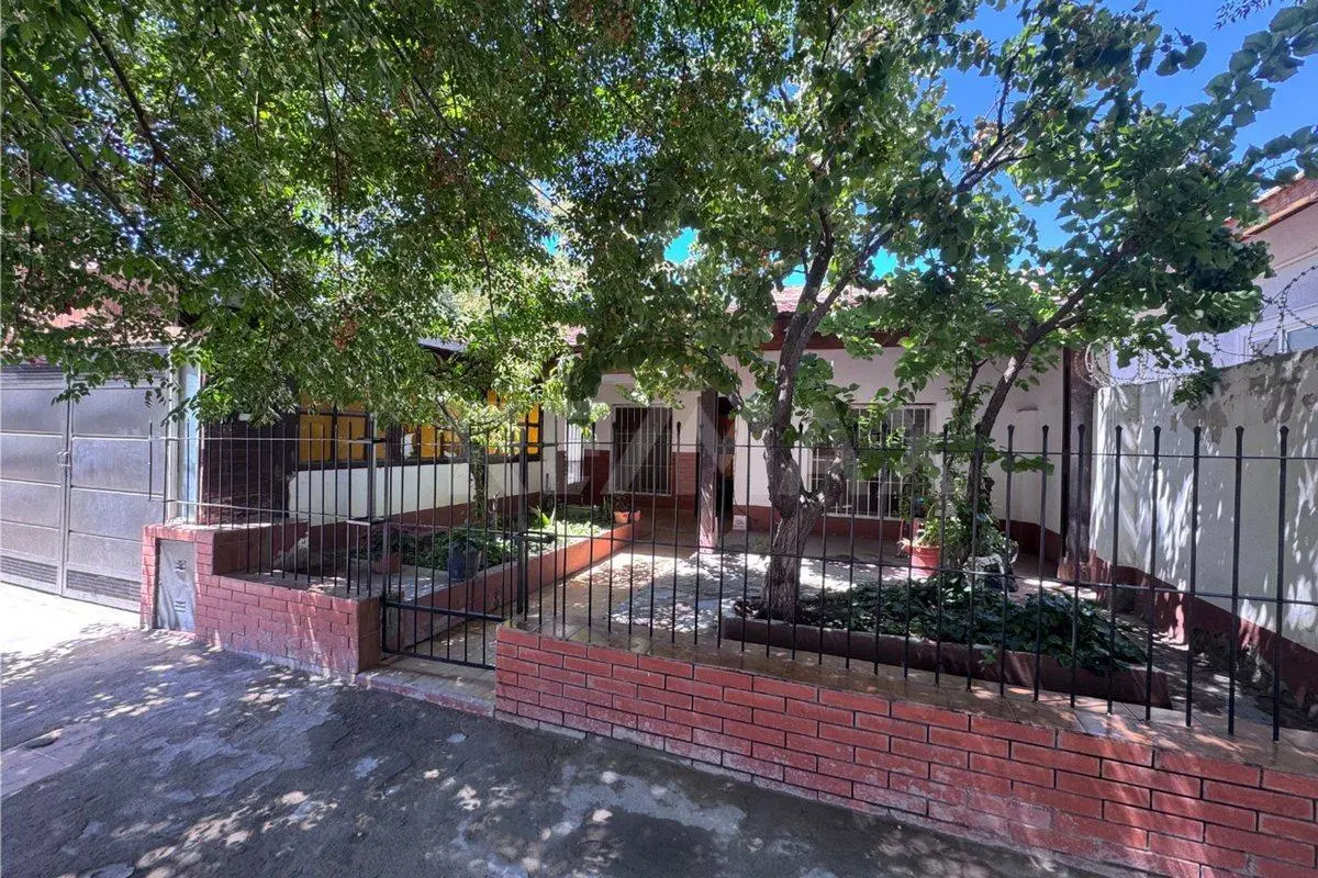 VENTA CASA 2 DORMITORIOS C/2 DPTOS EN PB  NEUQUEN 3