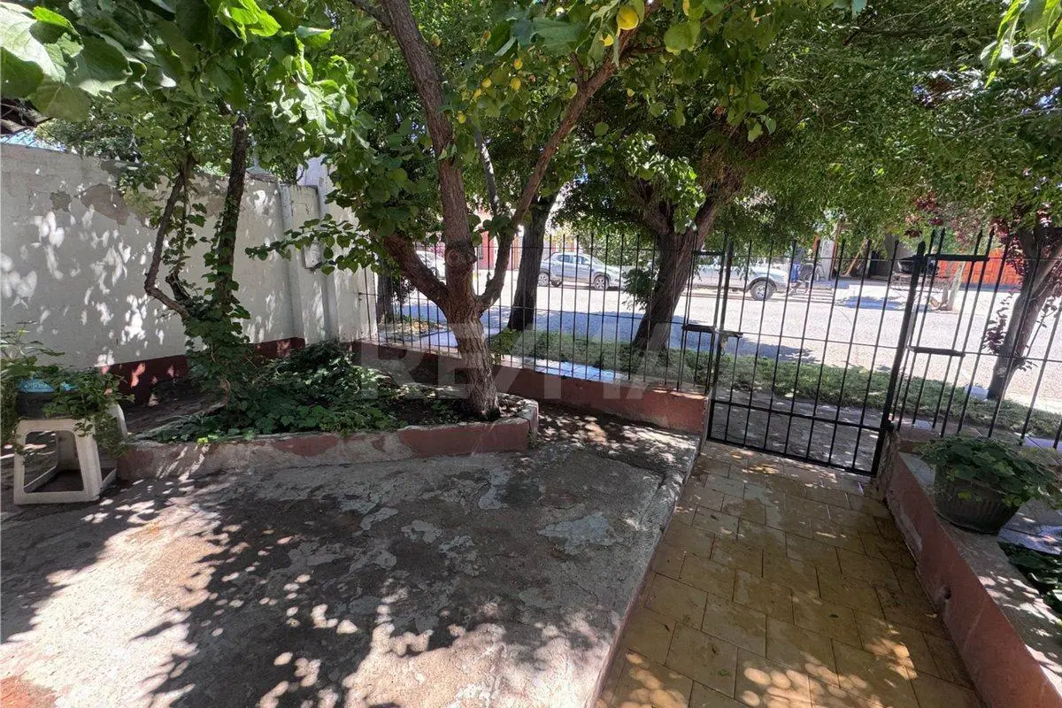 VENTA CASA 2 DORMITORIOS C/2 DPTOS EN PB  NEUQUEN 4